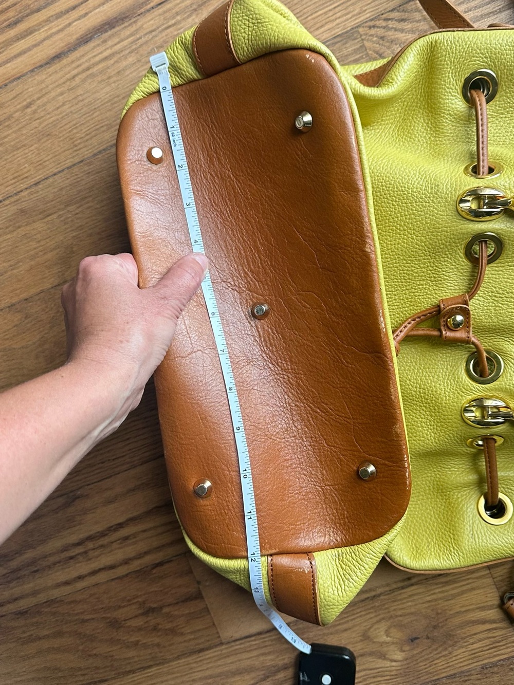 Valentina Italia Yellow Leather Drawstring Shoulder Bag with Brown Trim - Picture 12 of 13